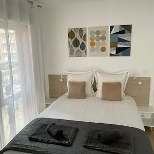 https://aix-homes-les-alles-provenales.aixenprovencehotels.org